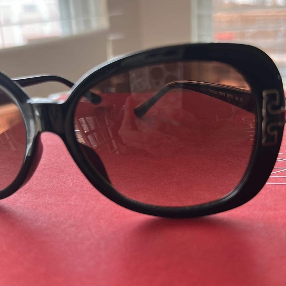 Tory Burch Black Frame Sunglasses with Brown Gradient Lenses - Picture 6 of 11